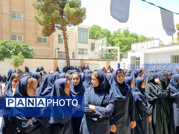پرچم گردانی حرم مطهر امام رضا (ع) در دبیرستان دخترانه خدیجه کبری (س) ناحیه۴ اصفهان