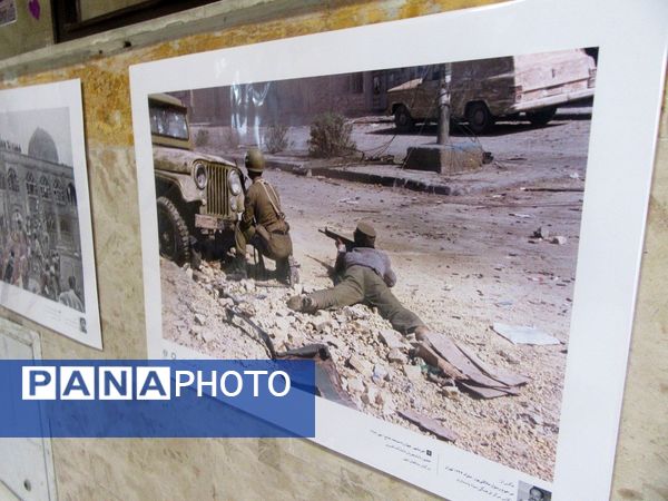 برپایی نمایشگاهی از شهدا در دبیرستان هیأت‌امنایی حضرت معصومه (س) ناحیه 4 کرج