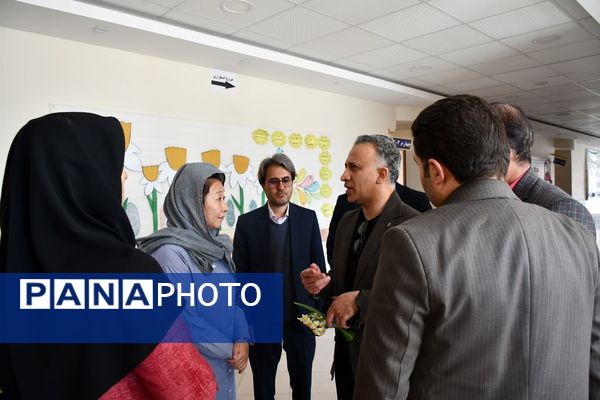 حضور نماینده کمیساریای عالی سازمان ملل در دبستان وحدت بیرجند 