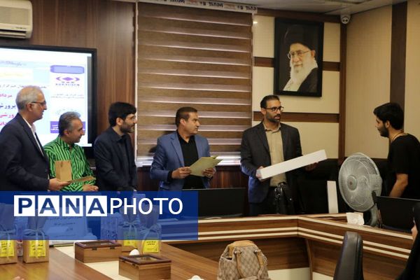 تجلیل از دانش‌آموز خبرنگاران پانا ناحیه یک شهرری به مناسبت روز خبرنگار