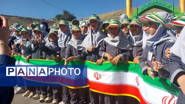 شکوه حضور دانش‌آموزان شهید مطهری در راهپیمایی ۱۳ آبان