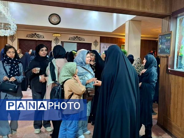 انتخابات اعضای انجمن اولیا و مربیان دبیرستان دخترانه انقلاب ناحیه دو