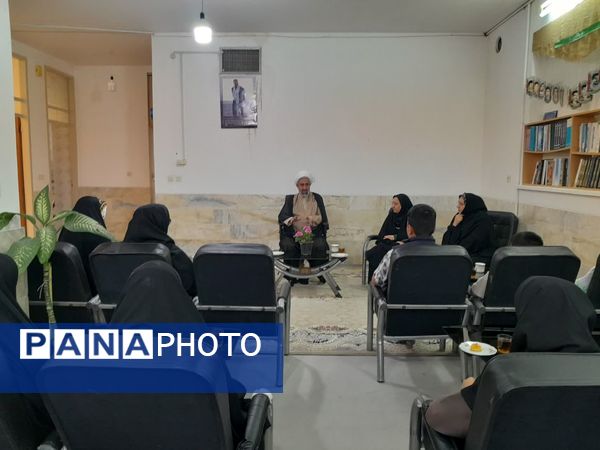 دیدار صمیمانه امامجمعه مروست با خبرنگاران پانا