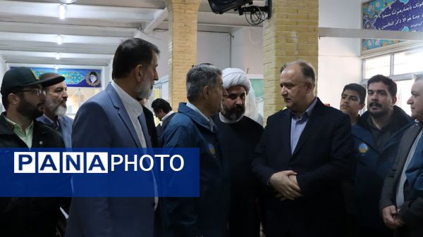 برگزاری مانور متمرکز استانی زلزله و ایمنی همزمان با سراسر کشور در مدرسه نیکان ناحیه 2 کرج 