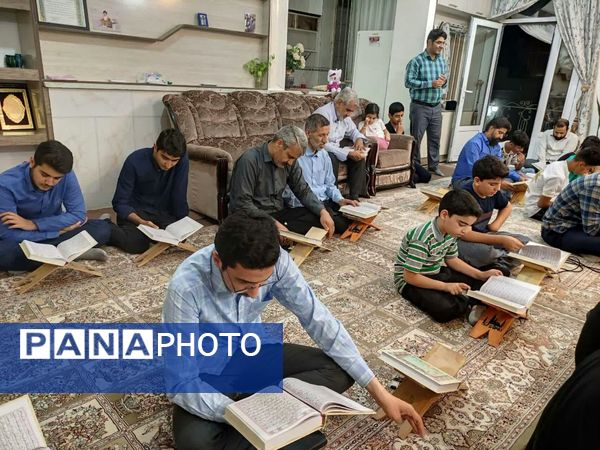 محفل قرآنی چهل شب با چهل شهید در بیت معظم شهدا شهرستان کاشمر 