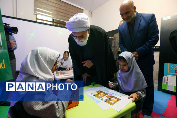 حضور تولیت آستان قدس رضوی در جمع دانش‌آموزان با آسیب بینایی مشهد