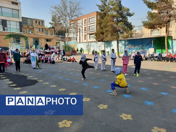المپیاد ورزشی درون مدرسه‌ای در دبستان دخترانه نوفل لوشاتو ناحیه سه مشهد مقدس