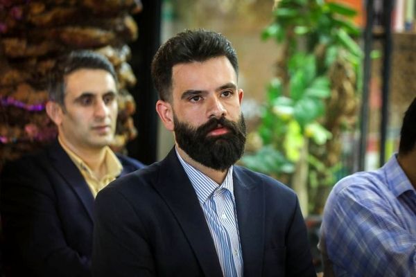 اجرای سرود همگانی دانش‌آموزان با هدف الگوسازی از شهدا و تقویت روحیه انقلابی