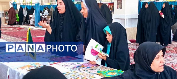 برپایی میز خدمت ادارات مختلف استان در مصلی امام خمینی (ره)