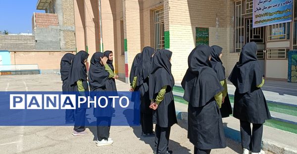 مانور بازگشایی مدارس در دبیرستان حجاب و تربیت شهرستان هلیلان 