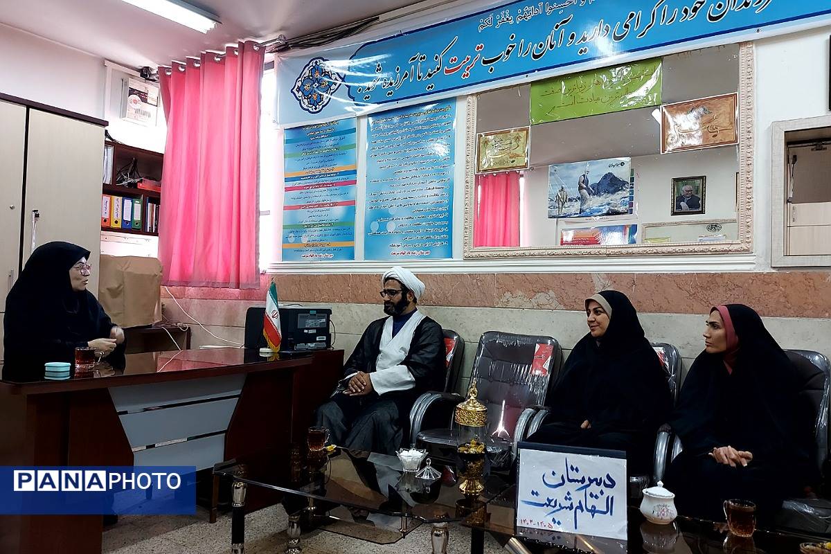 بازدید سرپرست معاونت پرورشی اداره آموزش و پرورش کهریزک از دبیرستان زنده‌یاد الهام شریعت