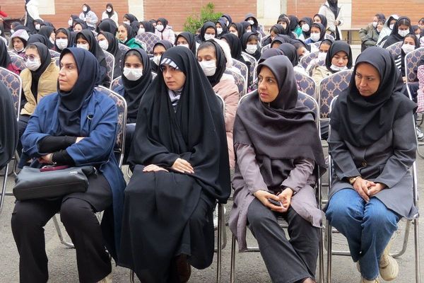 مراسم هفته پژوهش در دبیرستان بانو عفت آهنگری شهرری