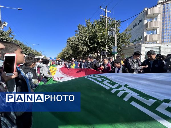 راهپیمایی ۱۳ آبان مدرسه شهید رجایی یک بجنورد