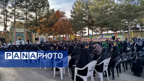 غبارروبی و عطرافشانی گلزار مطهر شهدا در نیشابور 