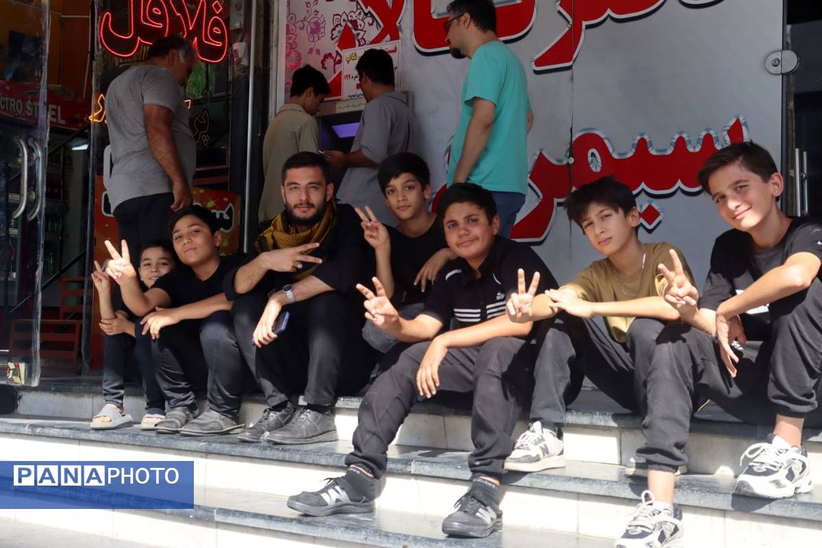 خادمی عاشقانه