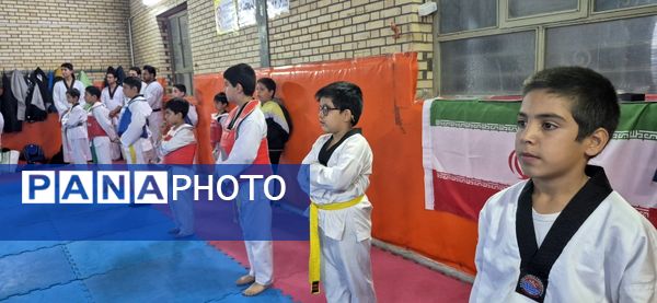 مراسم تجلیل قهرمانان تکواندوی استان خراسان رضوی از باشگاه دلاوران در کاشمر