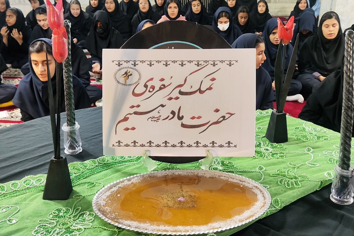 نمک‌گیر سفره مادر هستیم