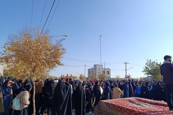 حضور دانش آموزان و آحاد مردم شریف منطقه رضویه در راهپیمایی 13آبان