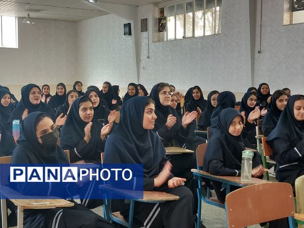 جشن ولادت امام حسن عسکری(ع) در دبیرستان شاهد شهید کلانتری ناحیه 1 کرج 