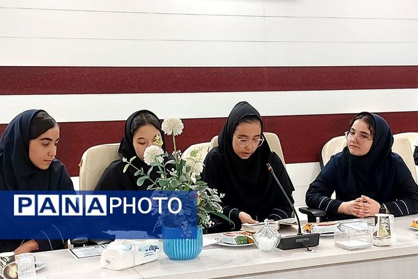 همایش بزرگداشت حافظ شیرازی در اداره آموزش و پرورش کهریزک