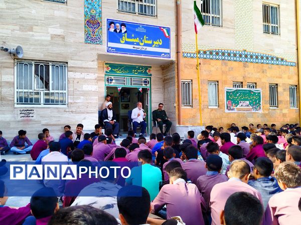 روایتی از دفاع مقدس در دل دبیرستان میثاق کاشمر