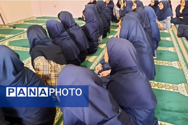 اولین جلسه حجاب و عفاف در دبیرستان فرهنگیان ناحیه۷ مشهد 