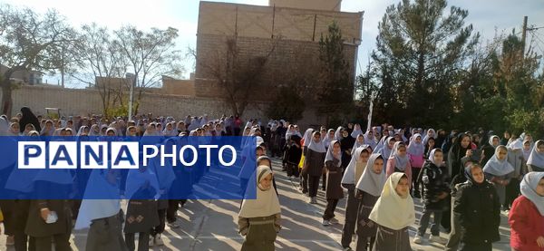 تقدیر از برترین‌های دبستان شهید نجفی فدافن 