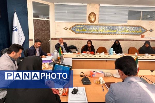 نخستین جلسه ستاد شناسای معلمان نمونه در شهرستان قدس