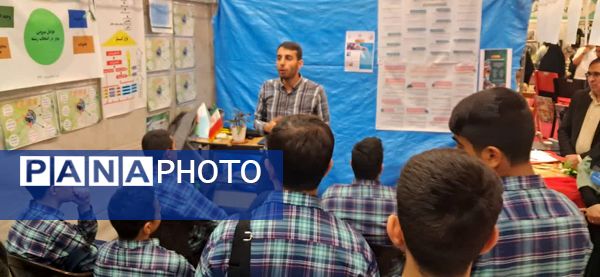 بازدید دانش‌آموزان مدرسه شهدای مدافع حرم از نمایشگاه کارنمای تحول هنرستان‌های شهر تهران