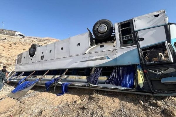 فوت ۴ نفر در حادثه سقوط اتوبوس به دره در جاده دماوند