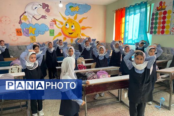 مانور تخلیه اضطراری و آمادگی برای لحظات بحرانی در مدرسه معراج بهارستان‌دو