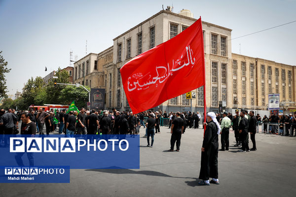 خیمه‌سوزان ظهر عاشورا در چهارراه گلوبندک تهران