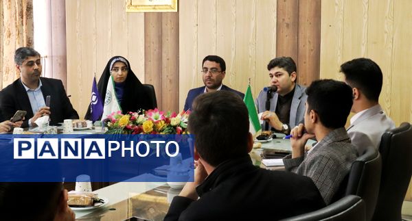 نشست دانش‌آموز خبرنگاران منتخب پانا با معاون پرورشی و فرهنگی استان آذربایجان شرقی