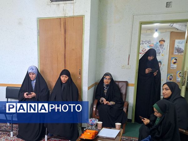 جلسه ستاد دهه فجر در حوزه حضرت زینب(س)بسیج سپاه احمد ابن موسی (ع) در شیراز 