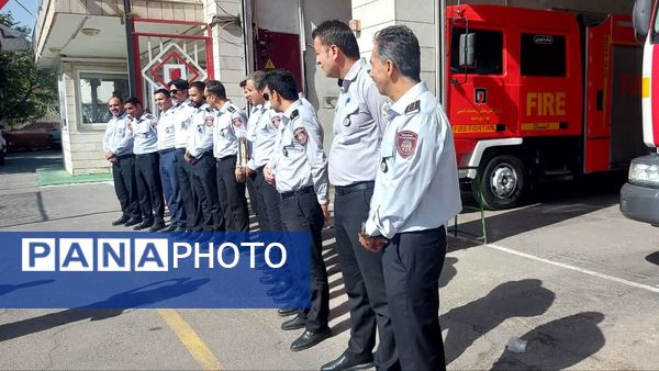 تجلیل از آتش نشانان قهرمانان حماسه آفرین در محل ایستگاه ۵ آتش نشانی مشهد