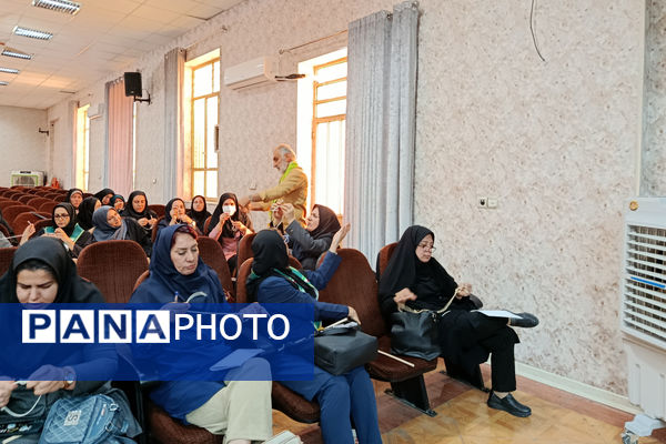 برگزاری کارگاه آموزشی ویژه مربیان پیشتاز ناحیه ۴ شیراز 