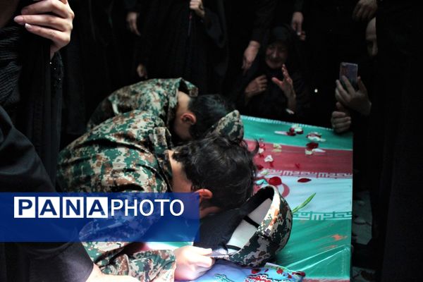 جلوه‌های حزن و خشم در مراسم تشییع شهدا