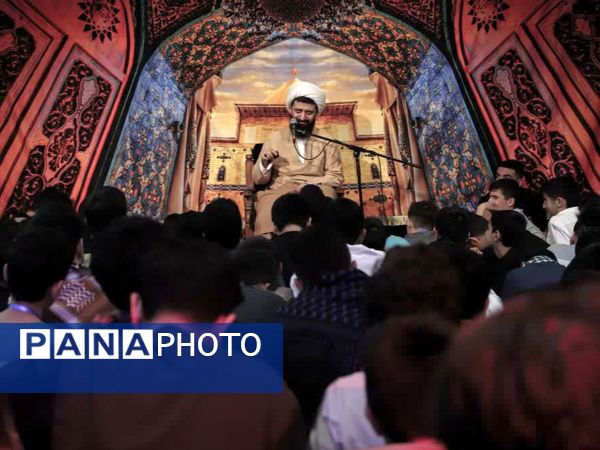 جلوه‌ای از اعتکاف دانش‌آموزی در مسجد امام علی‌بن‌ابی‌طالب (ع)