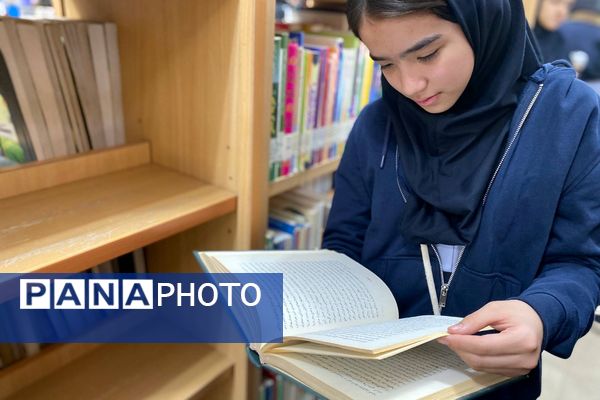 دانش‌آموزان دبیرستان نگین‌دانش ورامین میهمان کتابخانه رازی شدند