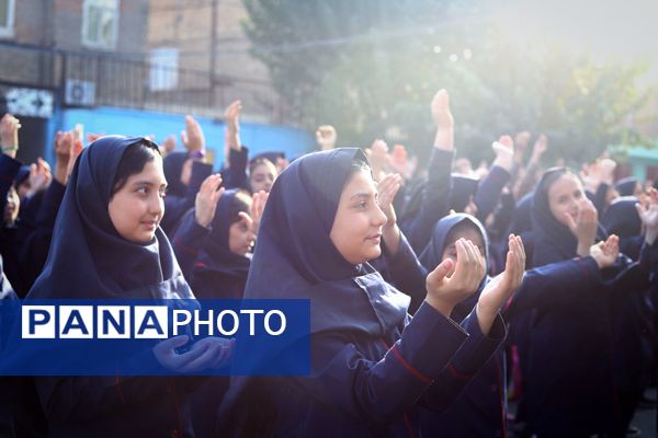صبحگاهی غرق در علم و شادمانی در آموزشگاه جمهوری اسلامی ناحیه یک شهرستان بهارستان 