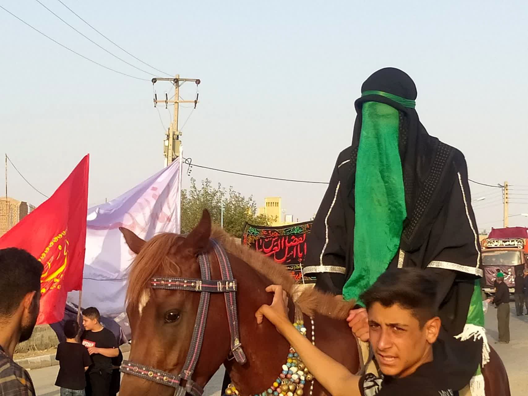 حرکت نمادین کاروان حسینی به‌مناسبت شهادت حضرت رقیه(س) در روستای قوژد