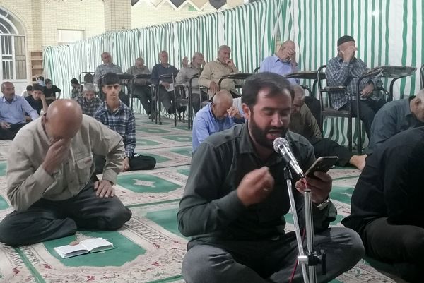 مراسم قرائت دعای کمیل در شب شهادت امام پنجم شیعیان در شهر بانش