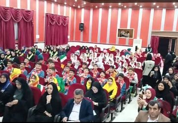 تجلیل از مربیان و اعضای سازمان دانش‌آموزی در محمودآباد