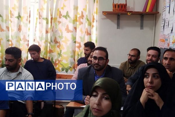 برگزاری کارگاه توانمندسازی نیروی انسانی طرح توانا ویژه نومعلمان در ناحیه یک شهرری