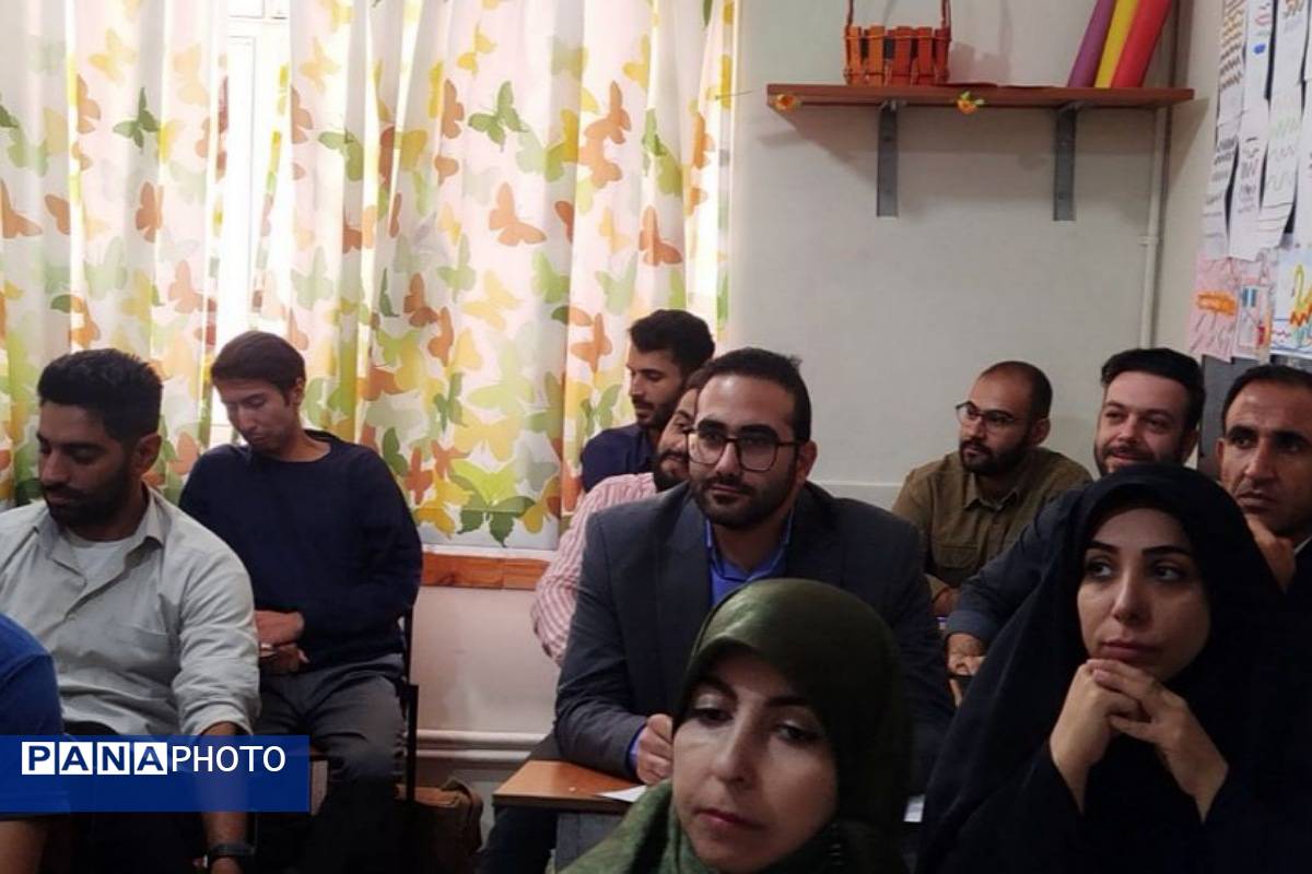 برگزاری کارگاه توانمندسازی نیروی انسانی طرح توانا ویژه نومعلمان در ناحیه یک شهرری
