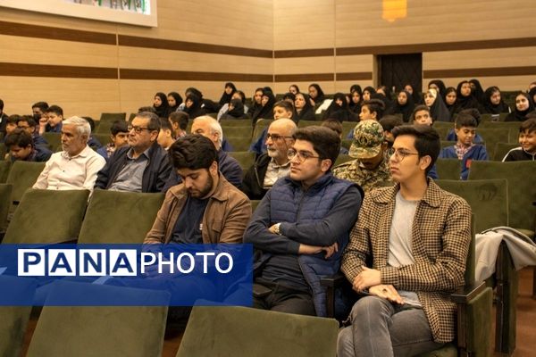 آیین رونمایی کتاب یک نفس تا کربلا روایت داستان زندگی دانش آموز شهید حسین سلیمی