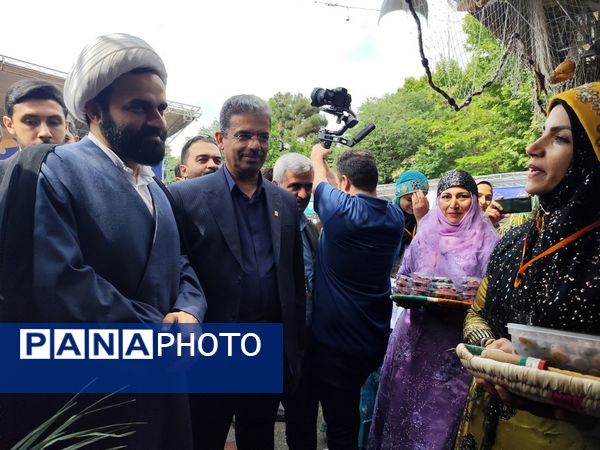 بازدید معاون پرورشی و فرهنگی وزارت آموزش و پرورش از نمایشگاه دستاوردهای کانون‌های فرهنگی تربیتی استان بوشهر