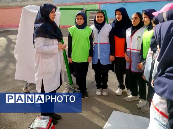 مانور زلزله و آموزش اطفای حریق و ایمن سازی در مدرسه شهید جواهری دو 