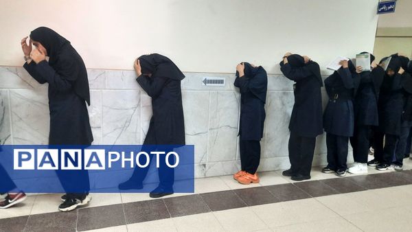 آمادگی در برابر بحران؛ مانور زلزله در دبیرستان نمونه محمودیه