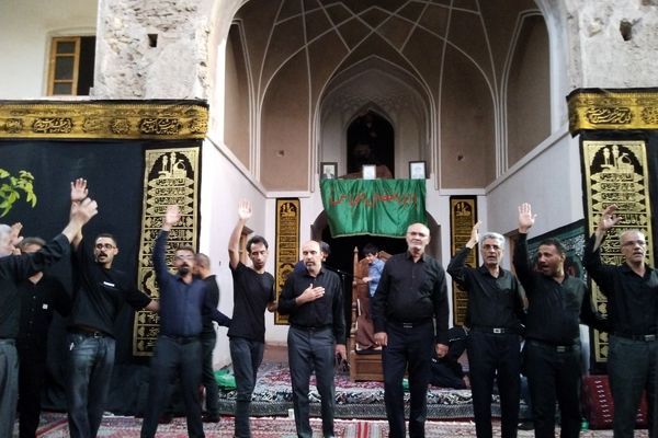 اقامه عزای سنتی در حسینیه گود بیرجند با قدمت ۱۰۰ ساله